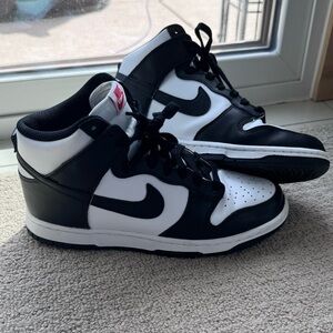 Women’s Panda Dunks size 9.5